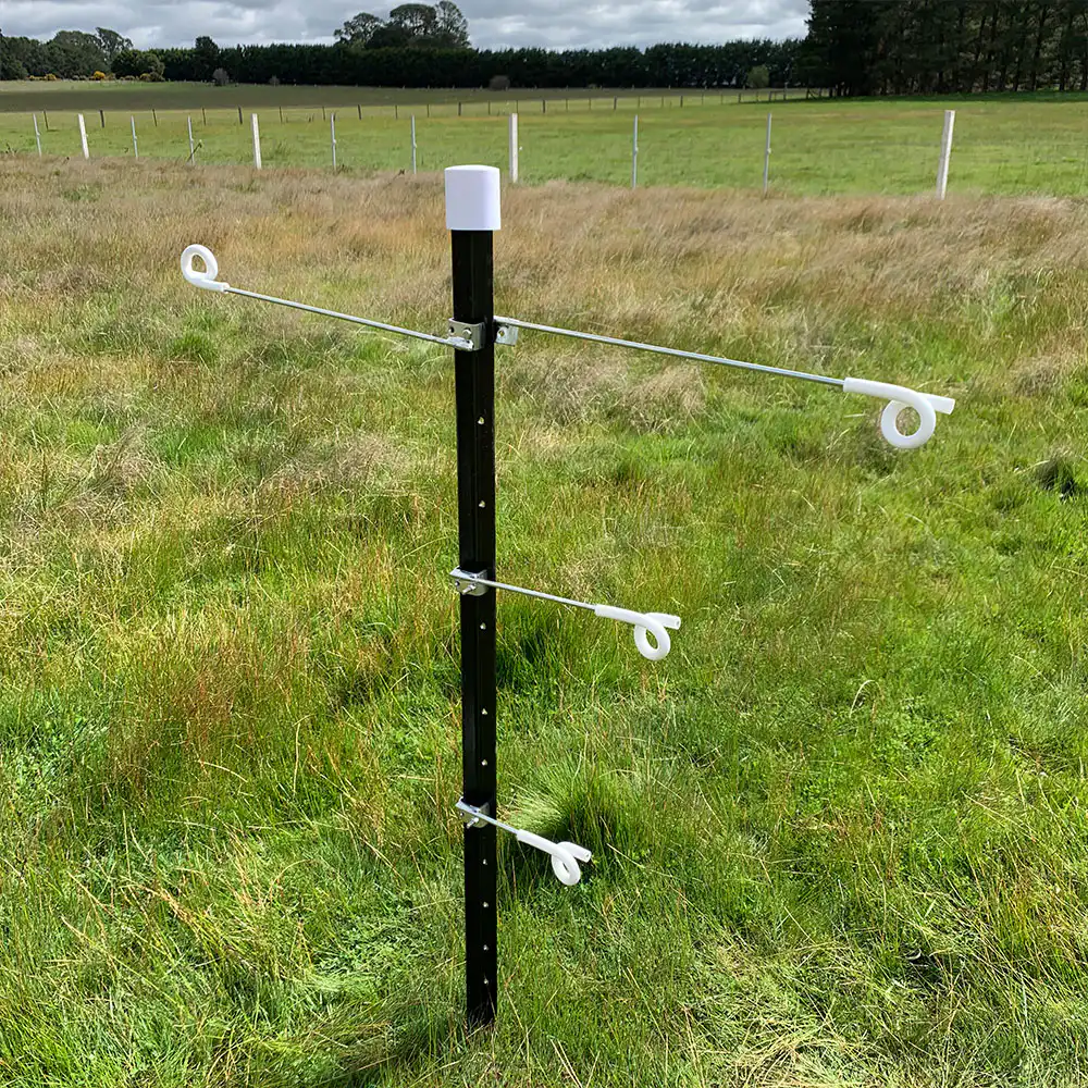 Electric Fence White Pigtail Insulators 25 Pkt 45cm offset - Image 4