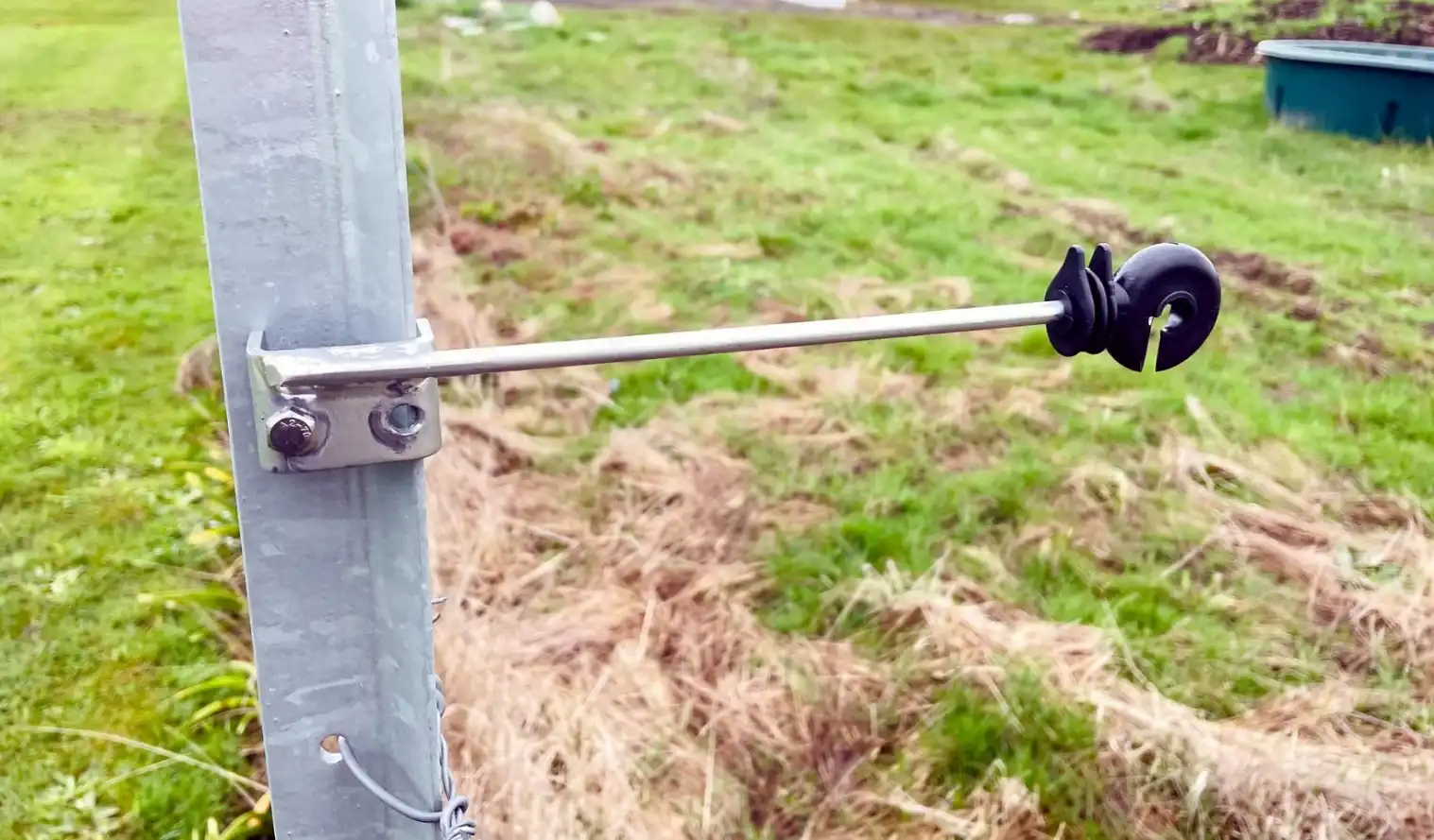 Star Picket Electric Fence Insulators 40pkt - Image 4